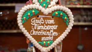 Gingerbread in a German Christmas market saying 'Gruß vom Nürnberger Christkindlesmarkt'.