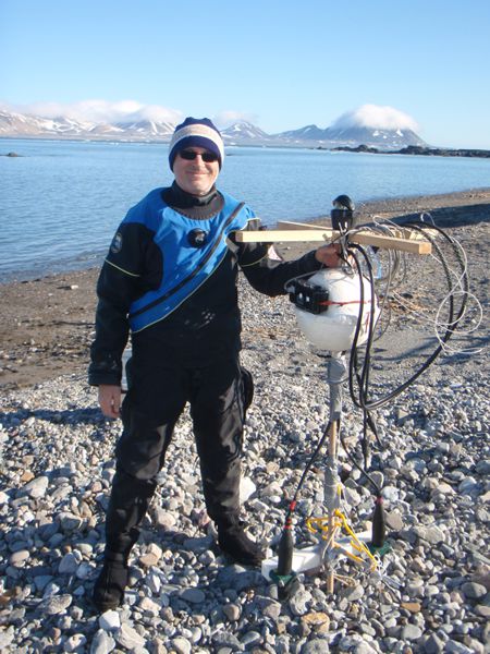 Tried and tested in the 2013 Arctic field season, the Directional Acoustic Buoy built by Grant is now upgraded with a third hydrophone (my small B&K-8103, next to the yellow coat-hanger)