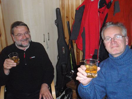 In the confined space of our dormitory, we have managed to organise a small celebration of a series of successful deployments. The ice cubes in the “wee drams” are carved from fresh ice samples.