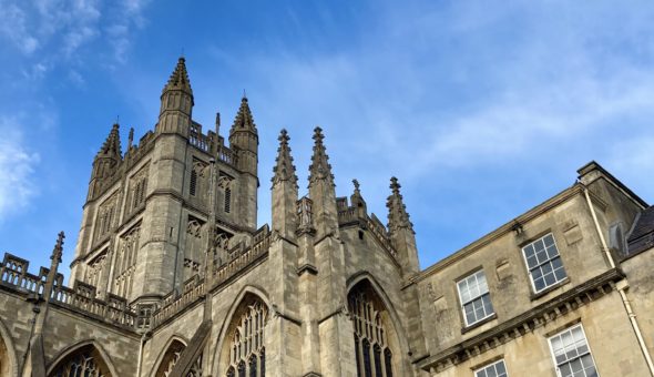 Photo of Bath Abbey under a blue sky.